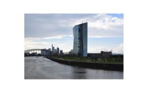 Lire la suite à propos de l’article Banque physique vs banque en ligne : comment choisir ?